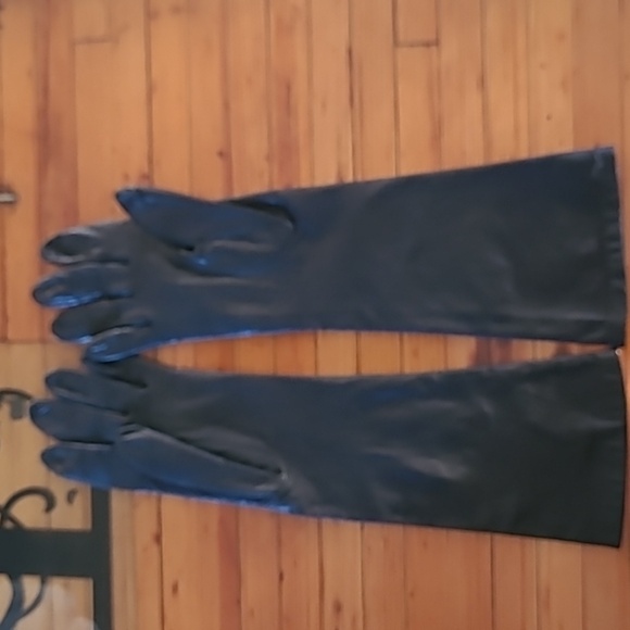 VINTAGE GLOVES GROUP OF FIVE - Picture 13 of 15